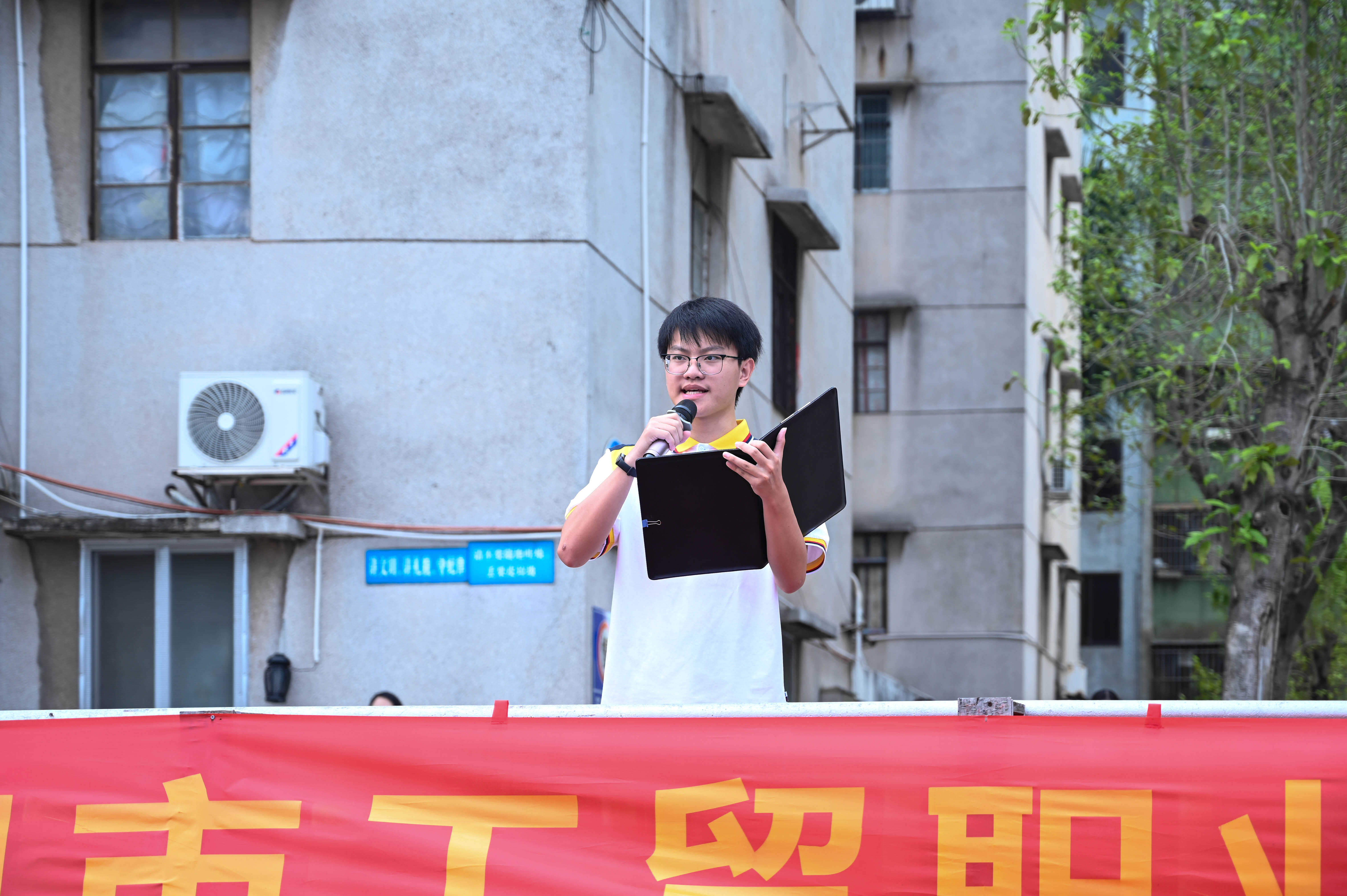 国旗下讲话.jpg